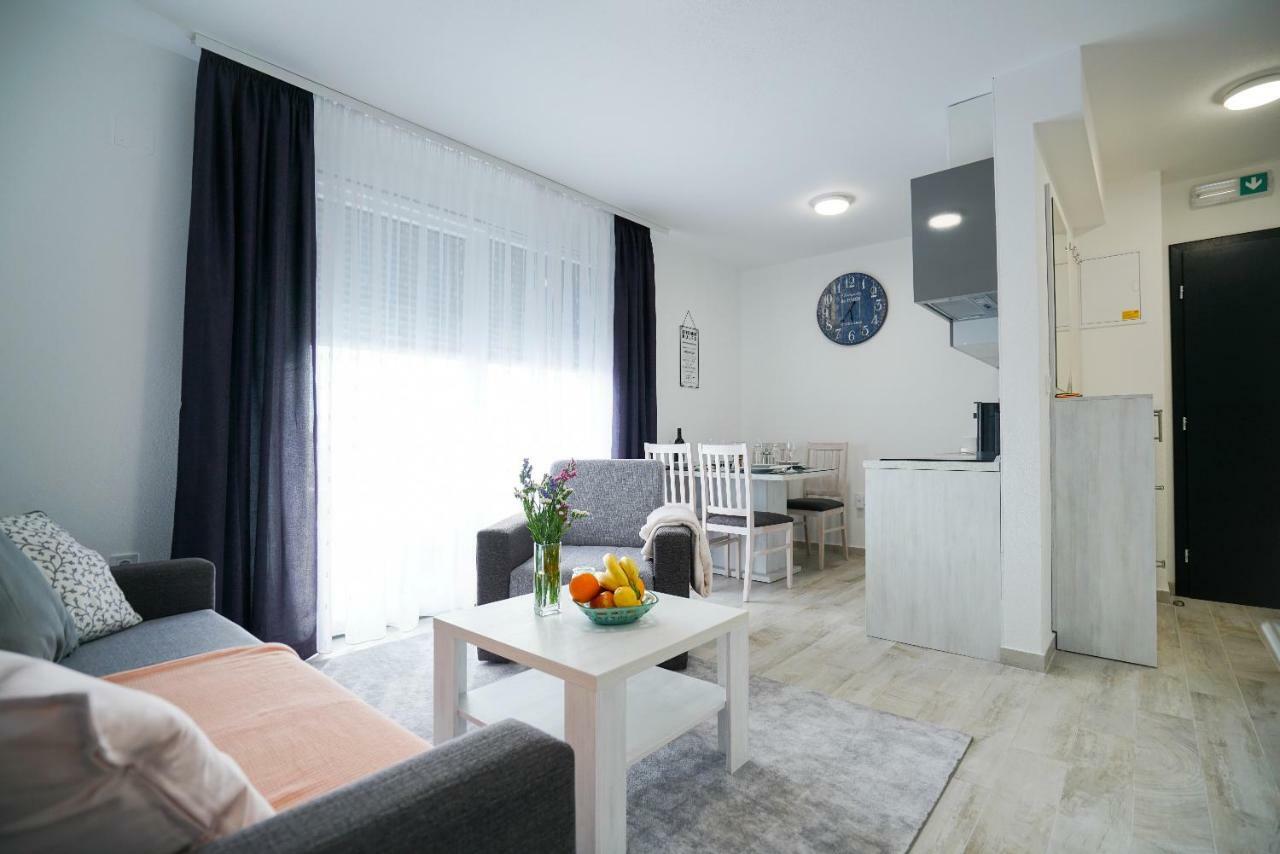 Apartmani Zupan Sukosan Exterior photo